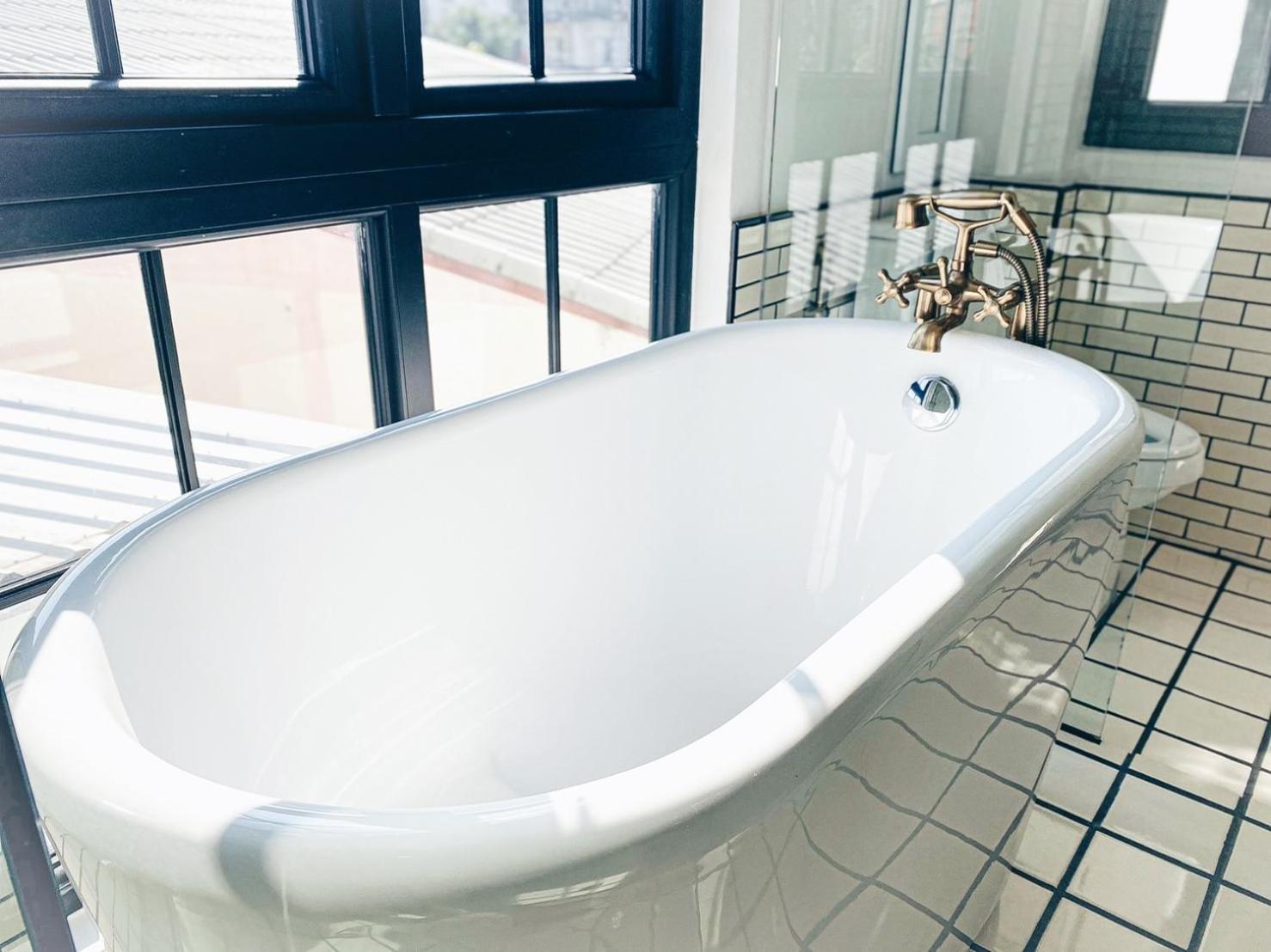 Chambre Lit King-Size - Vue sur Piscine